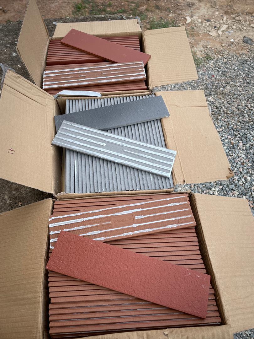 Natural multi-tone clay bricks — warm cream, amber and burnt terracotta tones